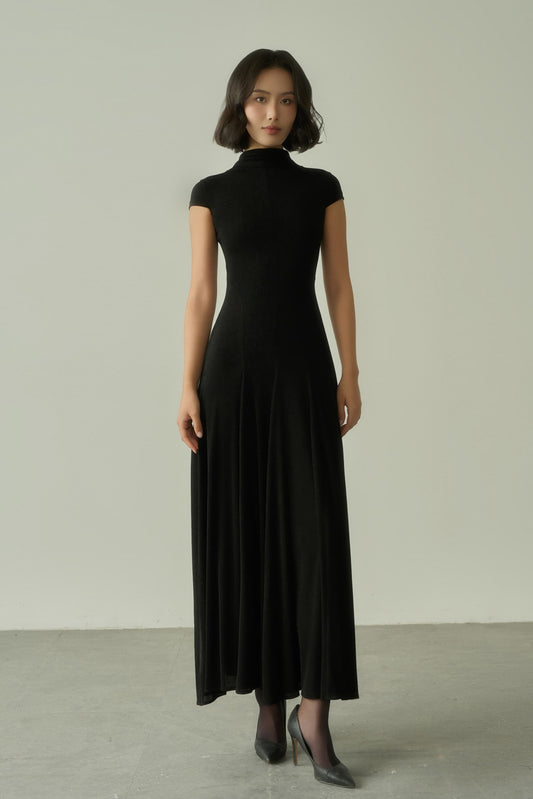 Model : 168cm/80cm/61cm/89cm size: S