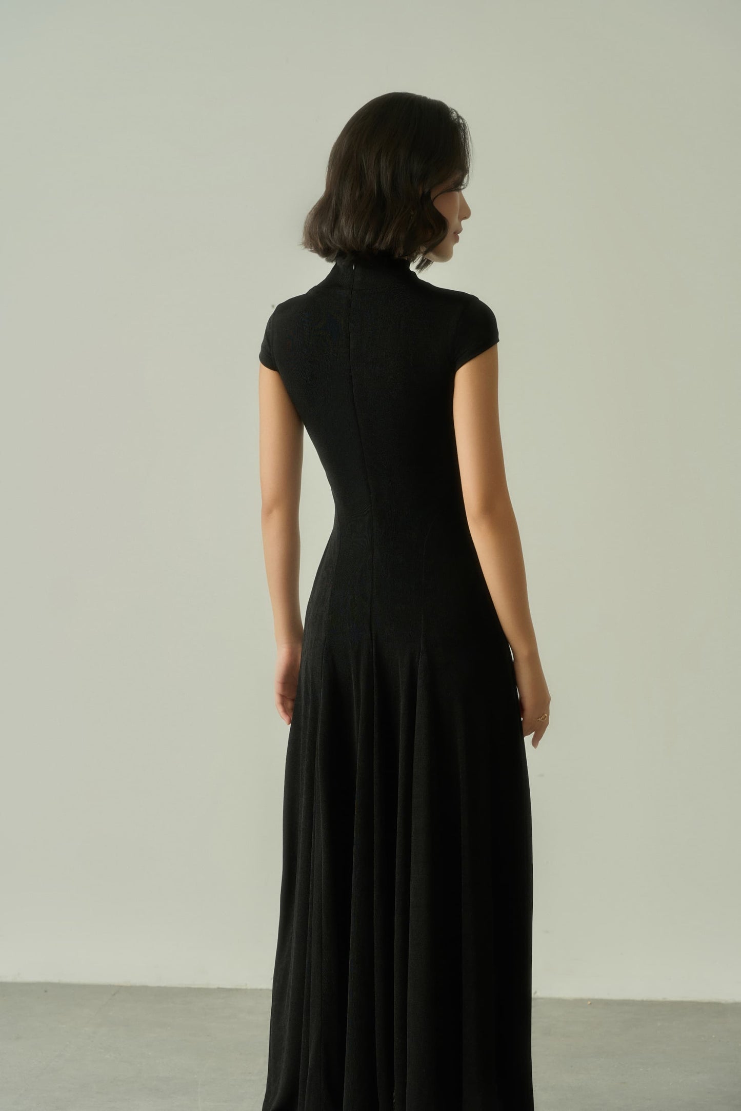 Model : 168cm/80cm/61cm/89cm size: S