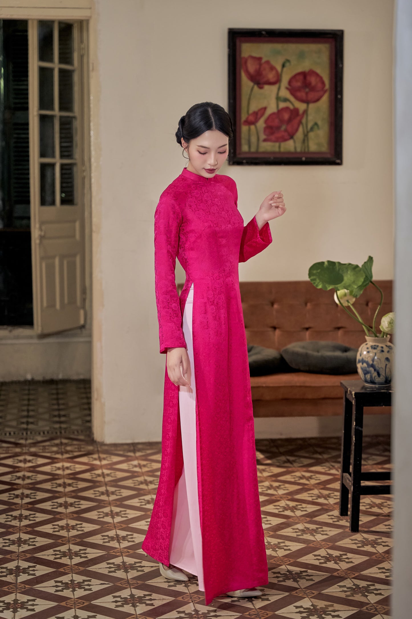 Red Ao Dai, Whole body