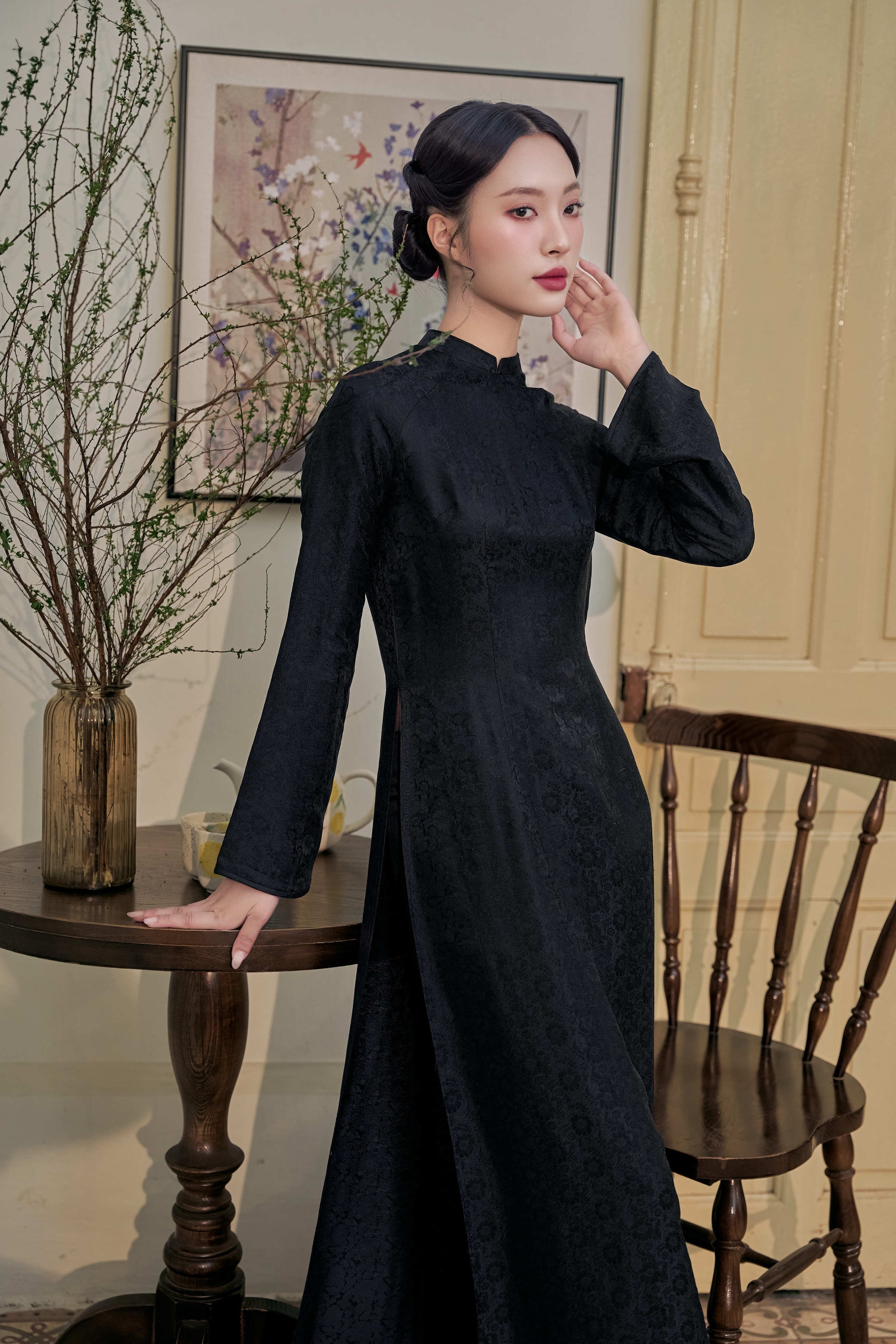 Black Ao Dai, standing posture