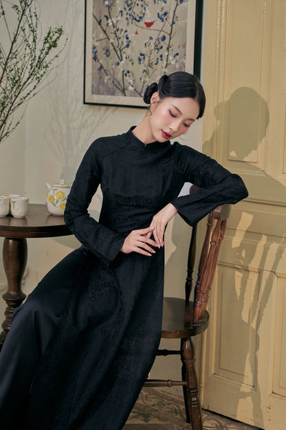 Black Ao Dai, sitting posture